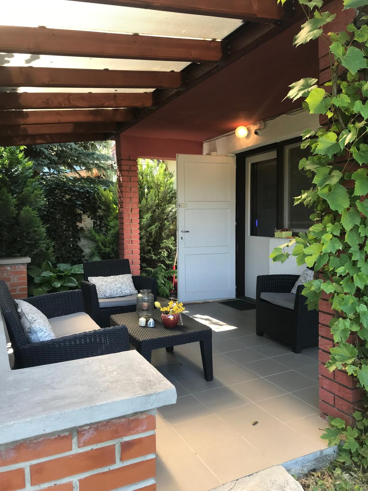 Südterrasse mit Sitzgruppe