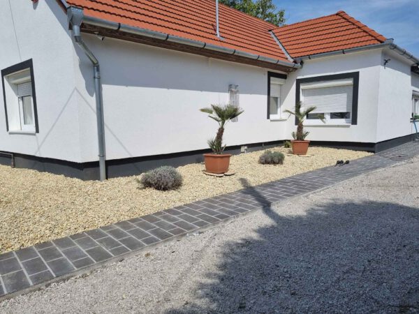 Entdecken Sie Ihr Traumhaus in Pölöske, nur 18 km von Zalaegerszeg entfernt! Dieses hochwertig ausgestattete, komplett möblierte Einfamilienhaus bietet Komfort und Sicherheit in einer idyllischen Lage. Jetzt Haus kaufen und luxuriös wohnen!
