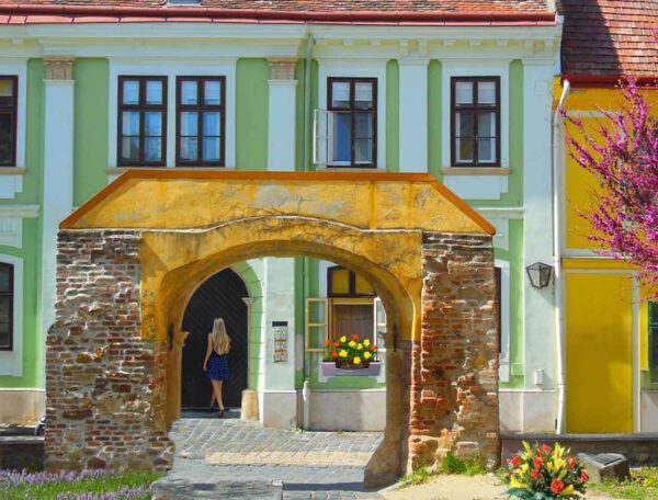Entdecken Sie Székesfehérvár – eine Stadt mit einer königlichen Geschichte und einer Zukunft, die Sie überraschen wird. Optimal für Rentner, die nach Ungarn auswandern wollen. Warten Sie nicht, bis jeder davon spricht!