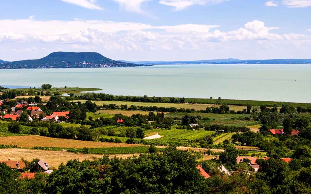 Balatongyörök ist eine charmante Gemeinde am Nordufer des Balatons, im Kreis Keszthely und Rentner lieben es.