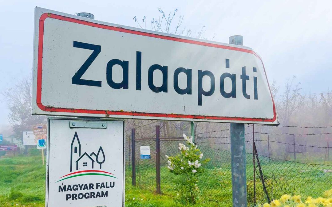 Zalaapáti ist nicht laut, nicht auffällig – und genau deshalb besonders. Es zieht nur jene an, die fühlen, dass es mehr geben muss als das, was gerade ist. Gute Infrastruktur, Nähe zu Keszthely und echte Lebensqualität. Nicht für alle. Aber vielleicht genau für dich.