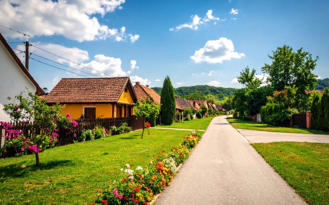 Ágasegyháza: Das charmante Dorf für Auswanderer 55+, die Natur, Ruhe & günstige Immobilien in Ungarn suchen.