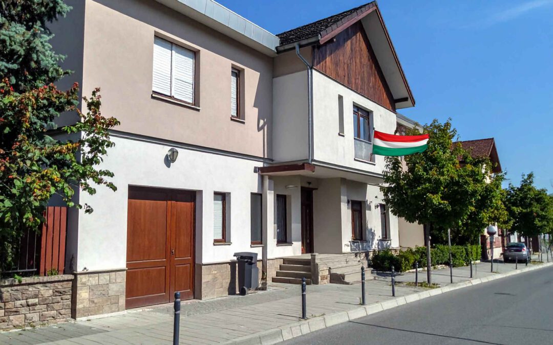 Hauskauf in Ungarn - Ab Juli 2025 gilt in Ungarn ein neues Immobiliengesetz. Was Käufer jetzt wissen müssen, wer betroffen ist & welche Regeln gelten – hier einfach erklärt!