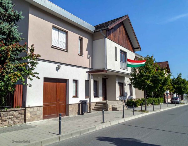 Hauskauf in Ungarn - Ab Juli 2025 gilt in Ungarn ein neues Immobiliengesetz. Was Käufer jetzt wissen müssen, wer betroffen ist & welche Regeln gelten – hier einfach erklärt!