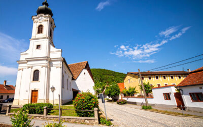 Leben in Harmonie: Poroszlo begeistert Rentner, Ruhesuchende & Naturfreunde