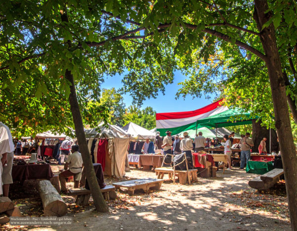 Regionaler Bauernmarkt in Kaptalantoti am Balaton – Liliomkert-Piac mit regionalen Produkten, Handwerk und Genuss unter freiem Himmel.