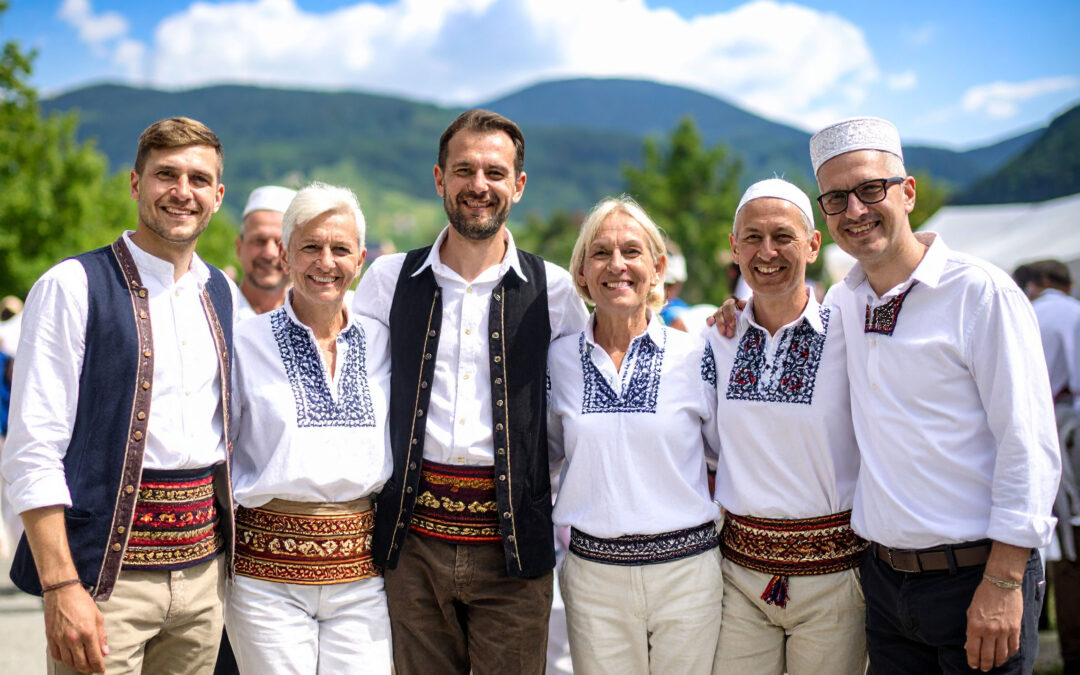 Gruppe deutscher Auswanderer in Szentgotthard, Ungarn – gemeinsamer Neustart im Komitat Vas in naturnaher Umgebung nahe der österreichischen Grenze