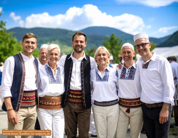 Gruppe deutscher Auswanderer in Szentgotthard, Ungarn – gemeinsamer Neustart im Komitat Vas in naturnaher Umgebung nahe der österreichischen Grenze