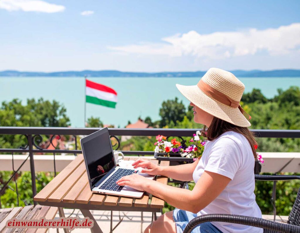 Ungarisch online lernen mit Blick auf den Balaton in Fonyod